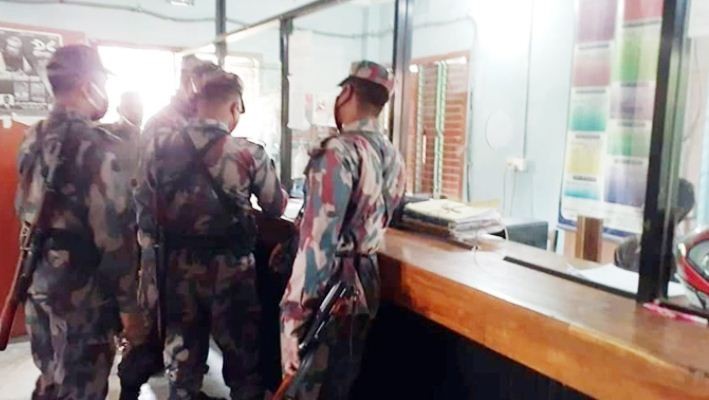  দিনদুপুরে ব্যাংক ডাকাতি, পাঁচ মিনিটে ৯ লাখ টাকা লুট