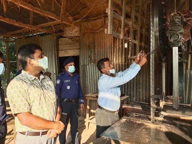 সালথায় করাতকলে ভ্রাম‌্যমান আদাল‌তের জ‌রিমানা