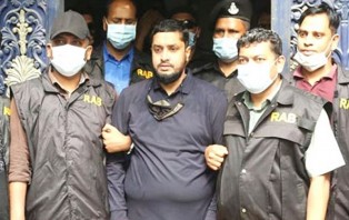 দোকানের কর্মচারী থেকে হাজার কোটি টাকার মালিক