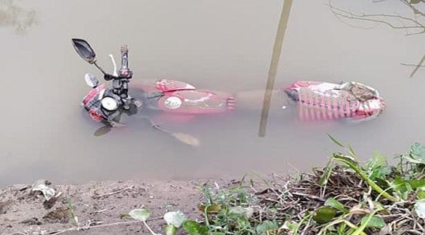 মাছ ধরতে গিয়ে মিলল বাইক!