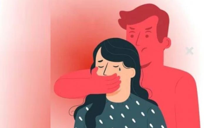 স্কুলছাত্রীকে রাস্তা থেকে জোরপূর্বক তুলে নেওয়ার অভিযোগ দপ্তরির বিরুদ্ধে