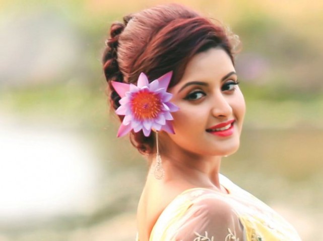 সেরা তারকা হিসেবে অমিতাভ-শাহরুখদের সঙ্গে পরীমনি