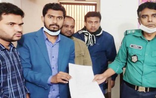 নুরকে হত্যাচেষ্টা, কৌশলে প্রাণে বেঁচে গিয়ে থানায়