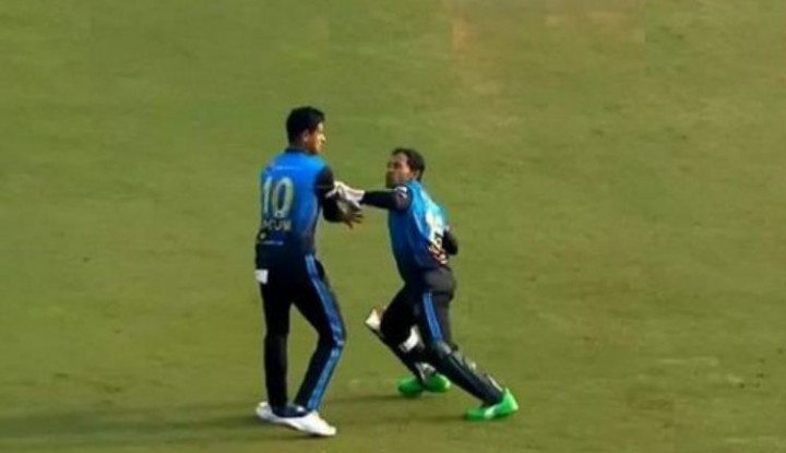 মাঠেই সতীর্থকে মারতে গেলেন মুশফিক!