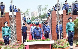 শহীদ পুলিশ সদস্যদের প্রতি আইজিপির  শ্রদ্ধা 