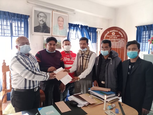সালথা প্রেসক্লাবের দ্বি-বার্ষিক নির্বাচনে মনোনয়নপত্র জমা