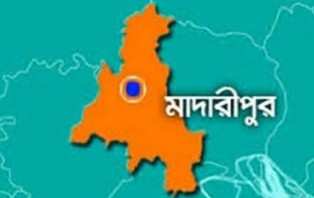 মাদারীপুরে বনভোজনের চাঁদা না দেয়ায় আঞ্চলিক পাসপোর্ট অফিস ভাংচুর, আটক ১
