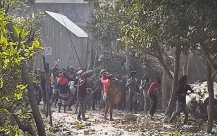 সালথায় গ্রাম দু-দলের সংঘর্ষে পুলিশসহ আহত অর্ধশাতাধিক, বাড়িঘর ভাঙচুর 