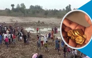 নদীর পাড়ে মুঘল আমলের ‘স্বর্ণমুদ্রা’ কুড়াতে ভিড়