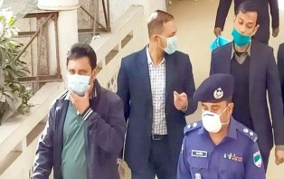 আদালতে নিঃশর্ত ক্ষমা প্রার্থনা করলেন কুষ্টিয়ার এসপি