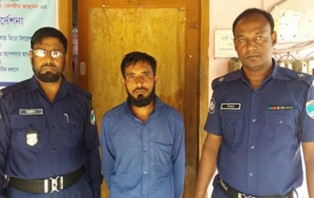 মেয়েকে ধর্ষণ করল সৎ বাবা