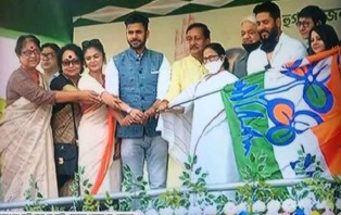 টালিউডের একঝাঁক তারকাকে মনোনয়ন দিলেন মমতা