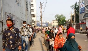 লকডাউনের দ্বিতীয় দিন আজ, খুলেছে পোশাক কারখানা