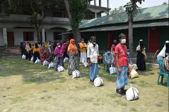 বেলকুচিতে বাংলাদেশ এডমিনিস্ট্রেটিভ সার্ভিস এসোসিয়েশনের উদ্যোগে খাদ্য সামগ্রী বিতরণ      