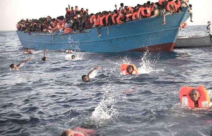 লিবিয়া উপকূলে ১৩০ অভিবাসী নিয়ে নৌকাডুবি