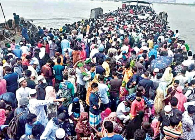 শিমুলিয়া ঘাটে জনস্রোত, ফেরির অপেক্ষায় হাজারো মানুষ