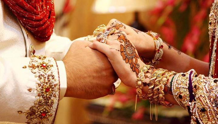 বিয়ের দাওয়াত না পাওয়ায় বাবাসহ বরকে কোপালো প্রতিবেশীরা