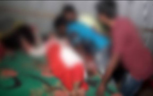 রাতে বাড়ি থেকে তুলে নিয়ে কিশোরীকে পালাক্রমে ধর্ষণ