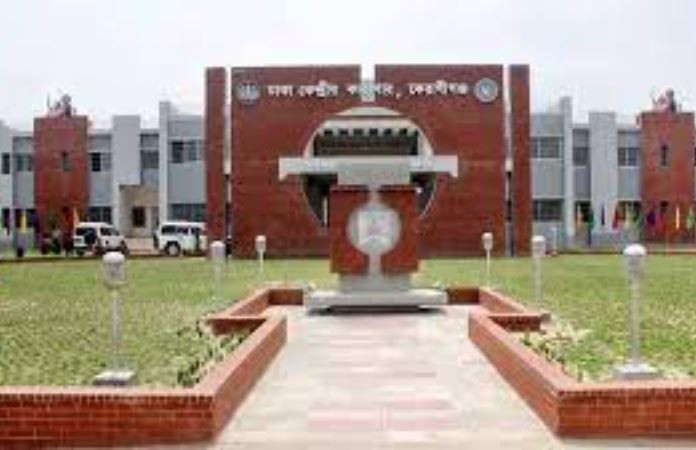 থালা ভেঙে হাজতির আত্মহত্যার চেষ্টা