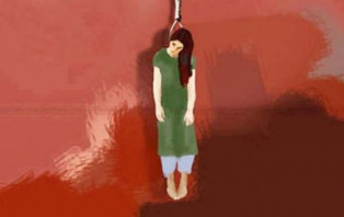 বাবার কিনে দেওয়া রশিতে মেয়ের ঝুলন্ত লাশ