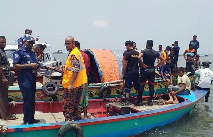 মেঘনায় বাল্কহেড ডুবি, ২ জনের মৃতদেহ উদ্ধার 
