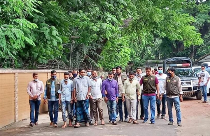 যাত্রীবেশী ছিনতাইকারীদের সঙ্গে প্রাইভেটকারে উঠে সর্বস্বান্ত আরিফ