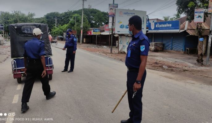 ফরিদপুরে লকডাউন বাস্তবায়নে পুলিশী অভিযান অব্যাহত