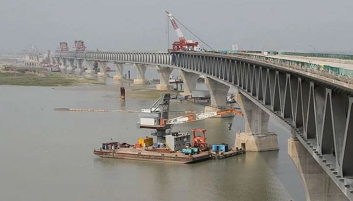 পদ্মা সেতুতে ফেরির ধাক্কার পর ফেরিঘাট স্থানান্তর করার পরিকল্পনা