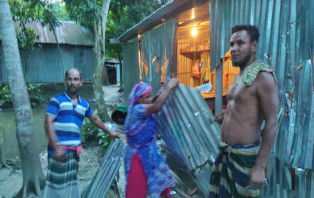 ফরিদপুরের সদরপুরে আধিপত্য বিস্তারকে কেন্দ্র করে বাড়িঘর ভাংচুর ও লুটপাট