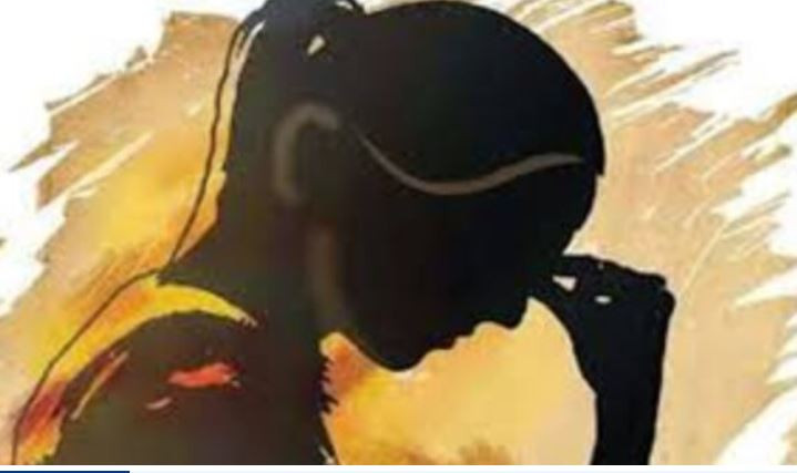 ঘুমন্ত গৃহবধূকে স্বামী বেশে ধর্ষণ করে মাসুদ!