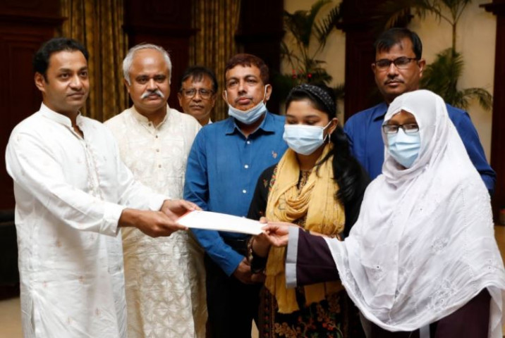 সাংবাদিক দিদারুল আলমের পরিবারের পাশে বসুন্ধরা গ্রুপ