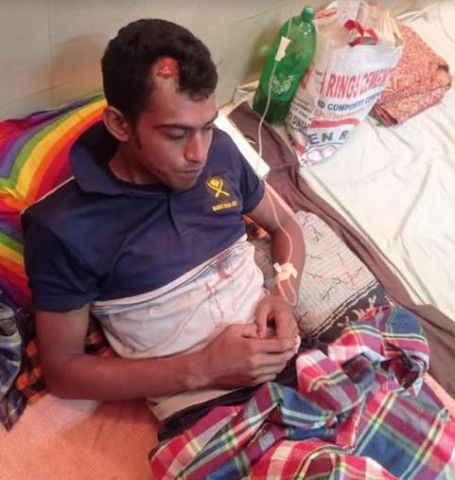 ঝিনাইদহের হলিধানীতে সিনিয়র জুনিয়র দ্বন্দ, সিনিয়রকে কুপিয়ে জখম করলো জুনিয়র গ্যাং