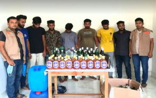 ফরিদপুরে দেশী-বিদেশী মদ সহ ৯জন আটক