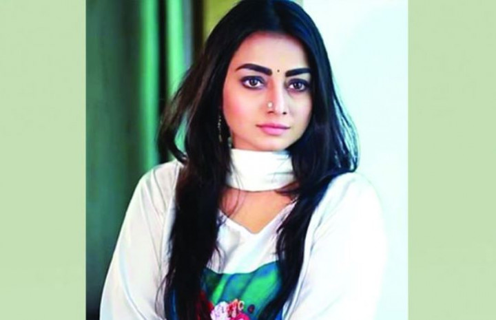 অর্ষাকে বাদ দিয়ে কেন পরীমনি
