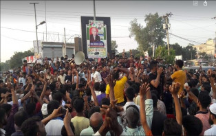 সিরাজগঞ্জে ২ নং বাগবাটি ইউনিয়নে প্রার্থীকে দলীয় মনোনয়ন না দেওয়ার প্রতিবাদে বিক্ষোভ