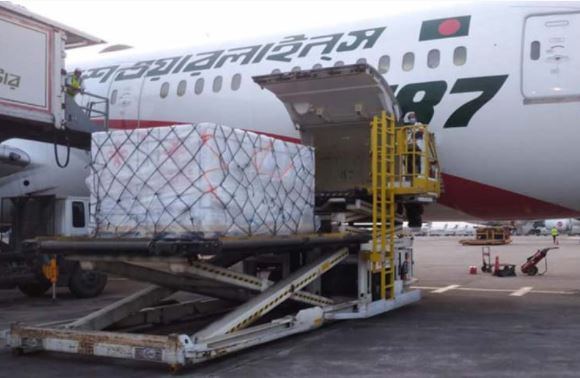 ভারত থেকে কো‌ভি‌শি‌ল্ডের ১০ লাখ টিকা এল ঢাকায়