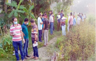ফসলি জমিতে সবজি ব্যবসায়ীর হাত-পা বাঁধা লাশ