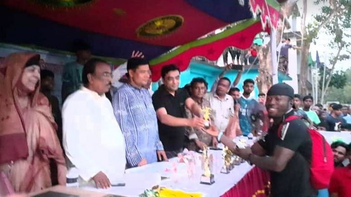 সালথায় ইমরান তালুকদার ফুটবল টুণামেন্টের ফাইনাল খেলা অনুষ্ঠিত