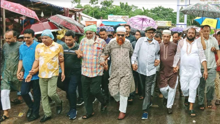 টুঙ্গিপাড়ায় আওয়ামী লীগের সম্প্রীতি সমাবেশ ও শান্তির শোভাযাত্রা