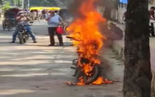 আবারও ক্ষোভে বাইকে আগুন 