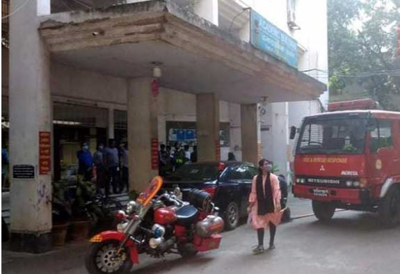 ঢাবির বিজনেজ স্টাডিজ অনুষদে আগুন