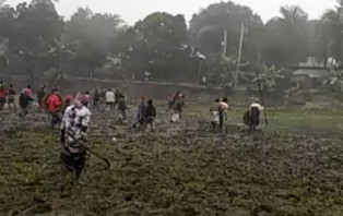সালথায় ধাওয়া পাল্টা ধাওয়া ও সংঘর্ষে পুলিশসহ আহত-৩০