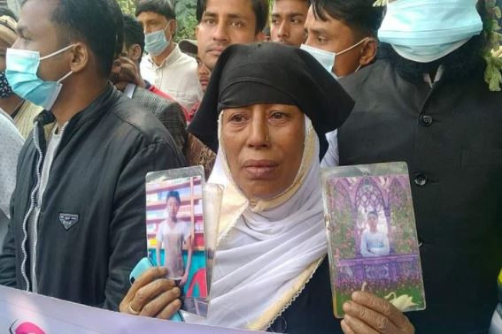 ওসি প্রদীপের ফাঁসির দাবীতে ছেলে হারানো মায়ের আর্তনাদ