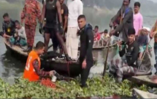 চাঁদপুরে বাল্কহেড-ট্রলারের মুখোমুখি সংঘর্ষ, নিহত ৫
