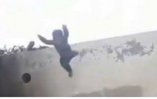 ছাদ থেকে পড়ে শিশুর মৃত্যু