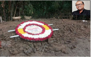 মা-বাবার পাশে শায়িত পীর হাবিব