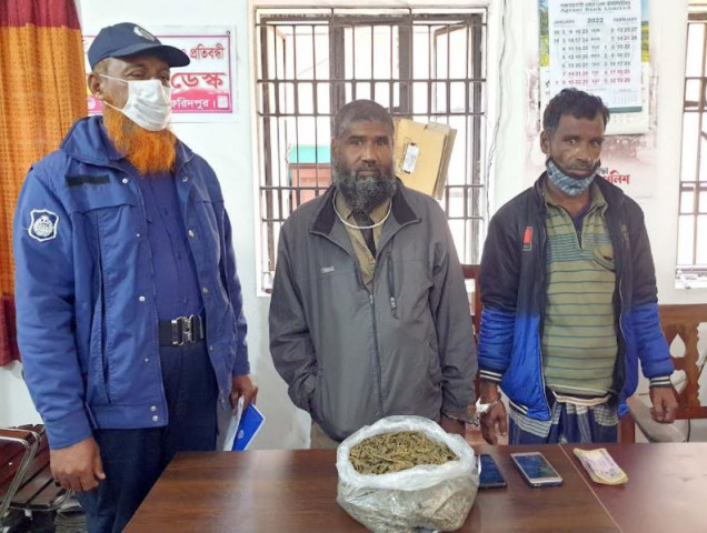 সদরপুরে ১কেজি গাঁজাসহ দুই মাদক ব্যবসায়ী গ্রেপ্তার