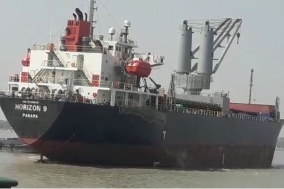 অষ্টম চালান : মেট্রো রেলের ৮ কোচ ৪ ইঞ্জিন মোংলায়