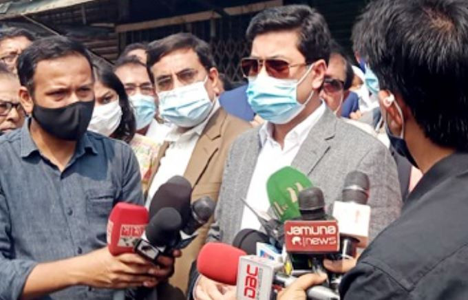 আগুনে ক্ষতিগ্রস্ত ব্যবসায়ীদের সহযোগিতা দেবেন মেয়র তাপস