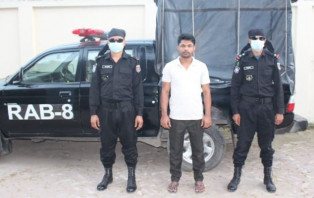 সালথায় র‍্যাবের হাতে মাদক ব্যবসায়ী আটক